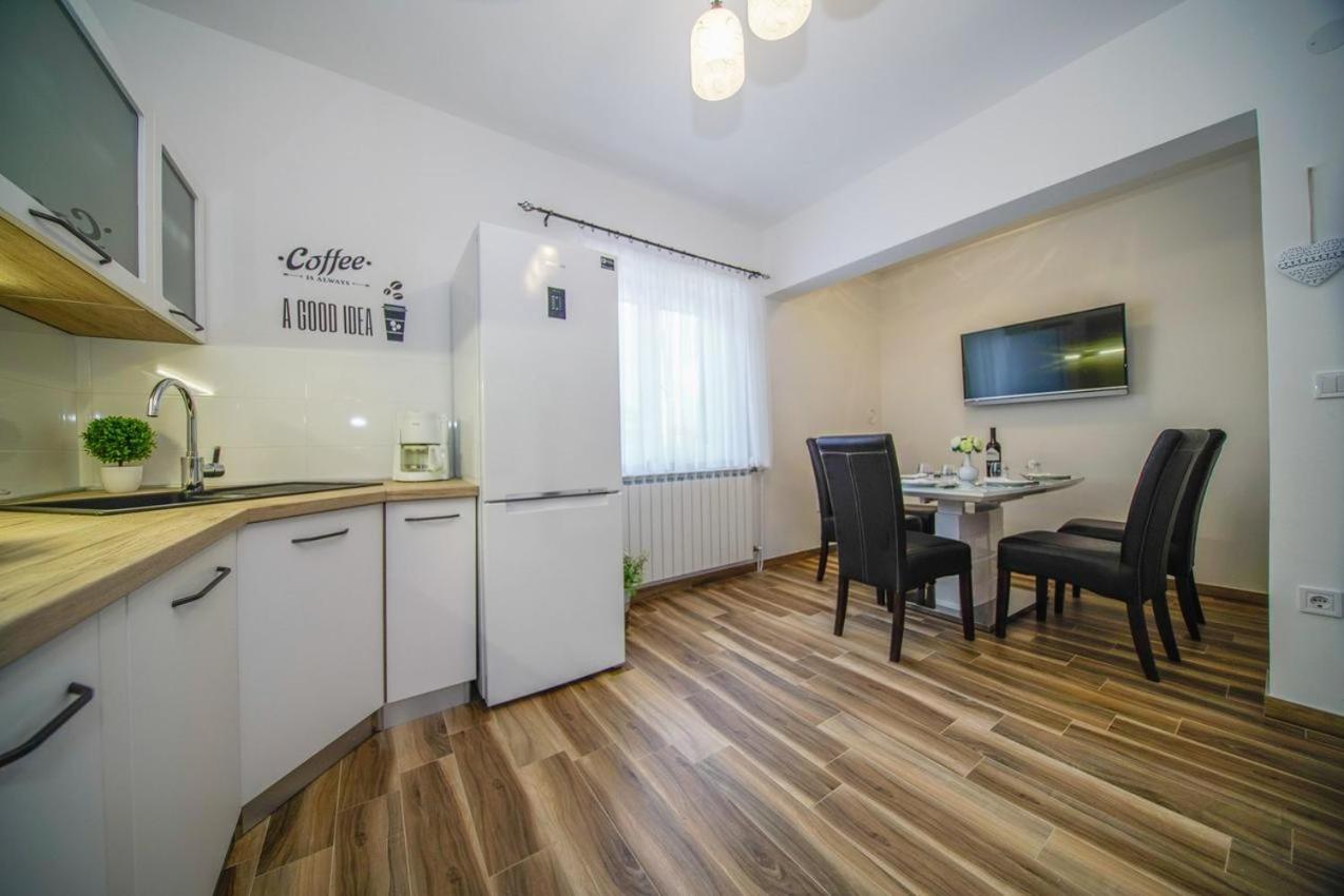 Apartman Mate Splitska Eksteriør bilde