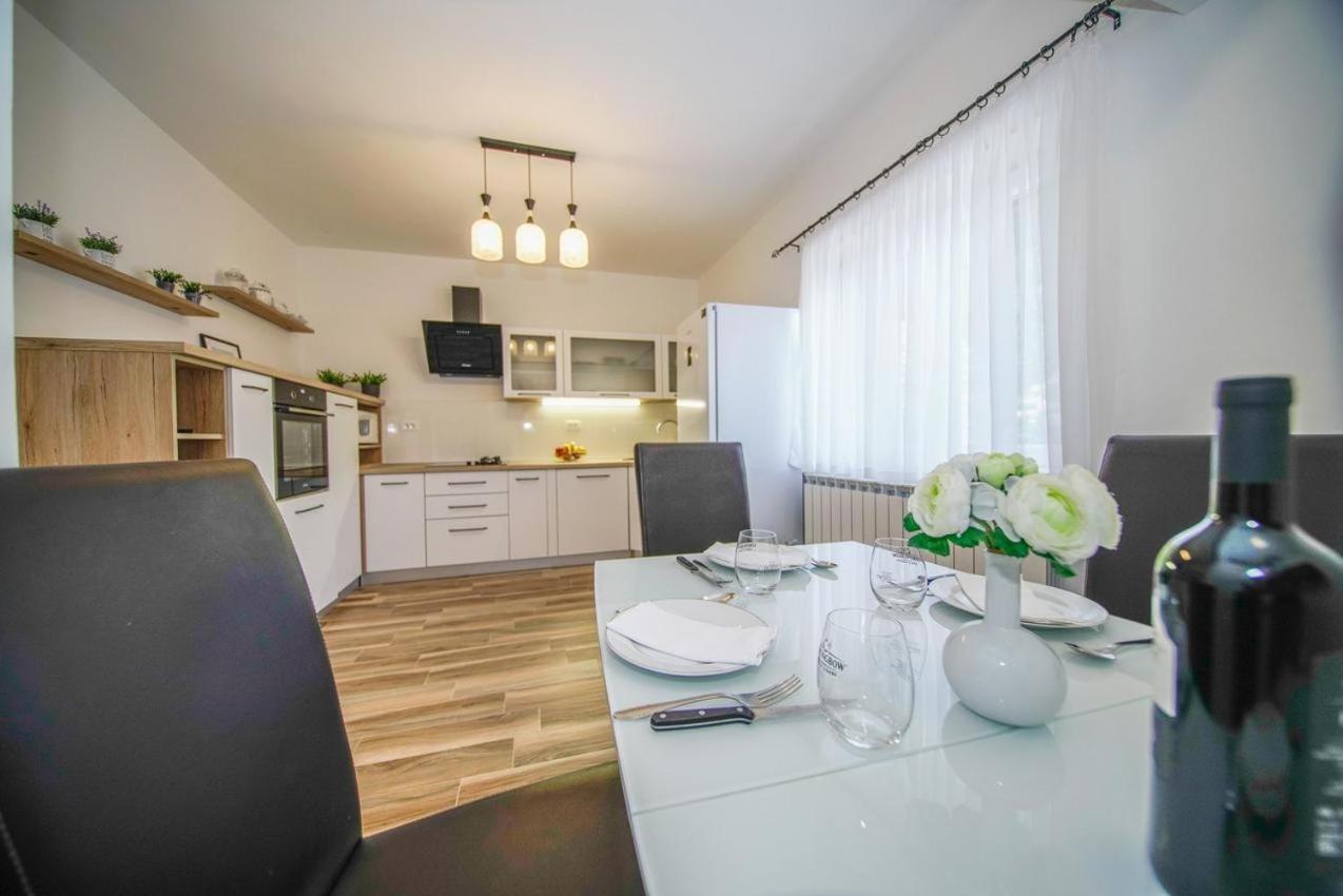 Apartman Mate Splitska Eksteriør bilde